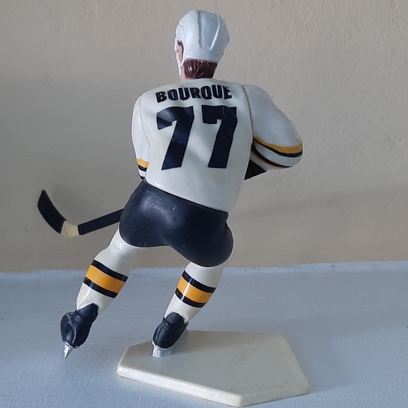 NHL Boston Bruins Ray Bourque 1993 Figure - Picture 3 of 3